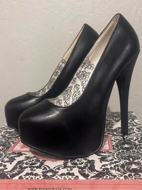 Bordello Black Platform High Heel Pumps